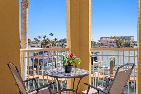 Condo in Saint Pete Beach, Florida, 3 bedrooms  № 1644726 - photo 11