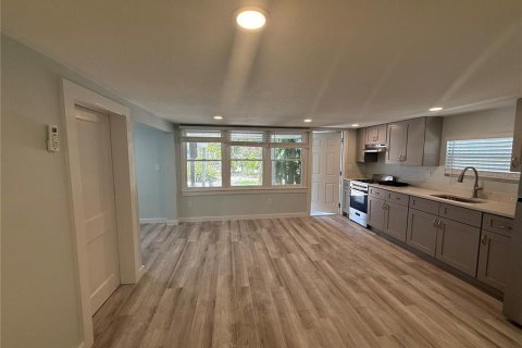 Appartement à louer à Treasure Island, Floride: 1 chambre, 54.72 m2 № 1780626 - photo 4