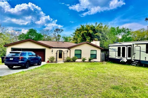 House in Inverness, Florida 3 bedrooms, 118.54 sq.m. № 1552264 - photo 1