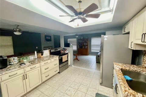 House in Inverness, Florida 3 bedrooms, 118.54 sq.m. № 1552264 - photo 2