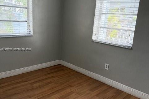 House in Miami, Florida 4 bedrooms, 116.41 sq.m. № 2042395 - photo 16