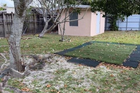 House in Miami, Florida 4 bedrooms, 116.41 sq.m. № 2042395 - photo 3