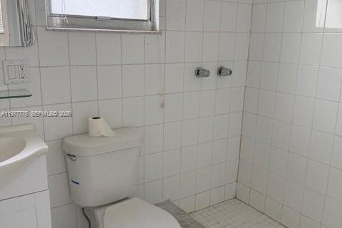 House in Miami, Florida 4 bedrooms, 116.41 sq.m. № 2042395 - photo 10