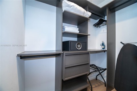 Купить кондоминиум в Майами, Флорида 39.95м2, № 2089298 - фото 13