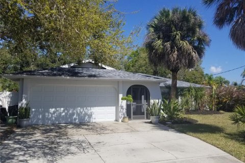 House in Englewood, Florida 3 bedrooms, 161 sq.m. № 2132549 - photo 2