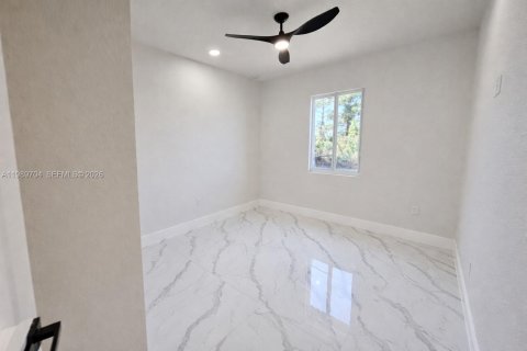 Propiedad comercial en venta en Lehigh Acres, Florida, 111.48 m2 № 2051708 - foto 24