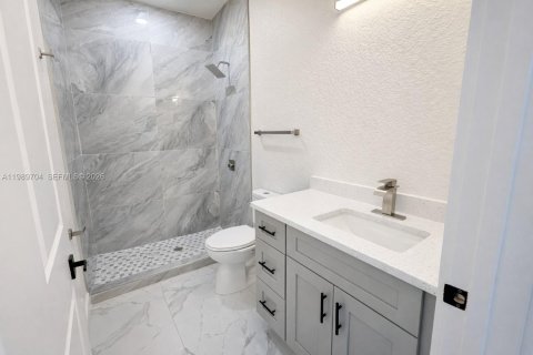 Propiedad comercial en venta en Lehigh Acres, Florida, 111.48 m2 № 2051708 - foto 26