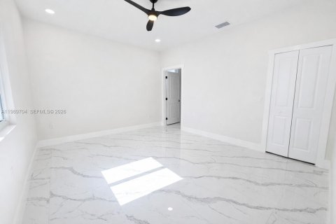 Propiedad comercial en venta en Lehigh Acres, Florida, 111.48 m2 № 2051708 - foto 15