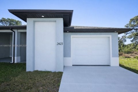 Propiedad comercial en venta en Lehigh Acres, Florida, 111.48 m2 № 2051708 - foto 4