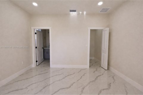 Propiedad comercial en venta en Lehigh Acres, Florida, 111.48 m2 № 2051708 - foto 29