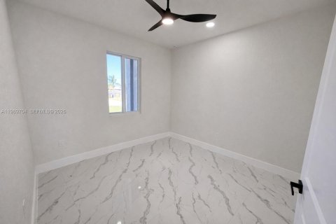 Propiedad comercial en venta en Lehigh Acres, Florida, 111.48 m2 № 2051708 - foto 21