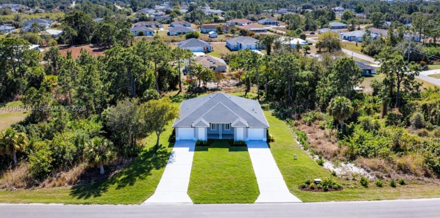 Propiedad comercial en Lehigh Acres, Florida 111.48 m2 № 2051708