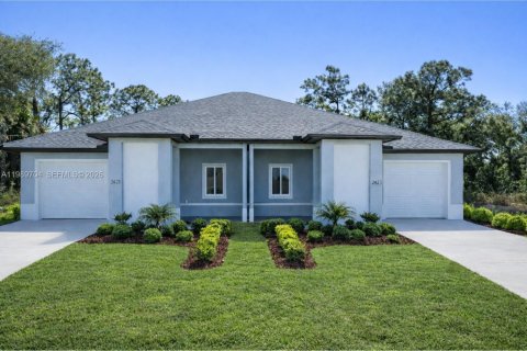 Propiedad comercial en venta en Lehigh Acres, Florida, 111.48 m2 № 2051708 - foto 3