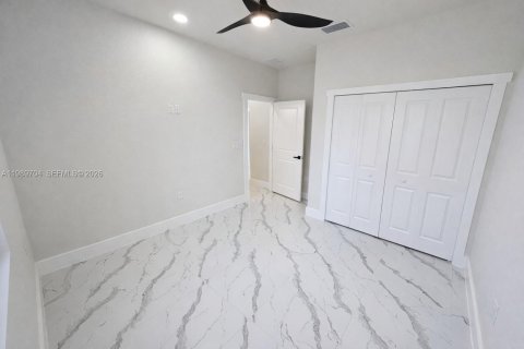 Propiedad comercial en venta en Lehigh Acres, Florida, 111.48 m2 № 2051708 - foto 25