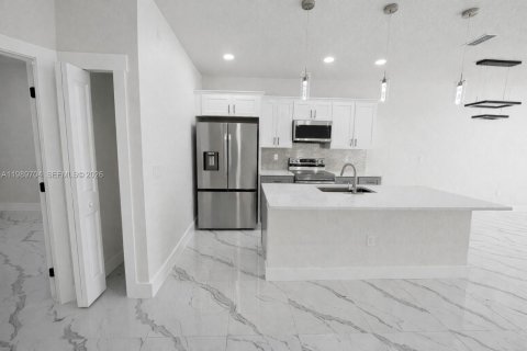 Propiedad comercial en venta en Lehigh Acres, Florida, 111.48 m2 № 2051708 - foto 7