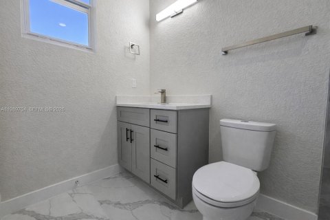 Propiedad comercial en venta en Lehigh Acres, Florida, 111.48 m2 № 2051708 - foto 18