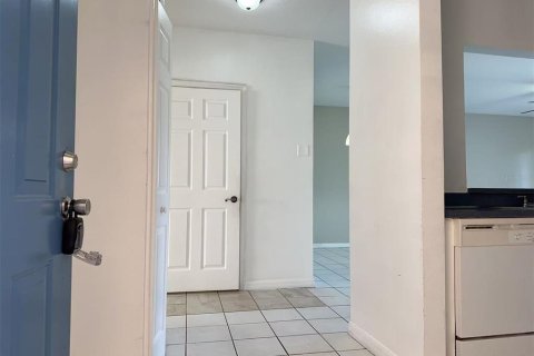 Condo in Orlando, Florida, 3 bedrooms  № 1913940 - photo 2