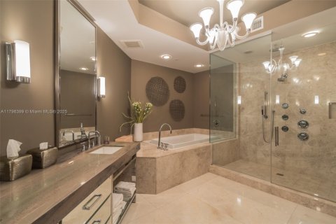 Condo in Bal Harbour, Florida, 3 bedrooms  № 1712083 - photo 15