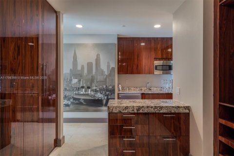 Condo in Bal Harbour, Florida, 3 bedrooms  № 1712083 - photo 17