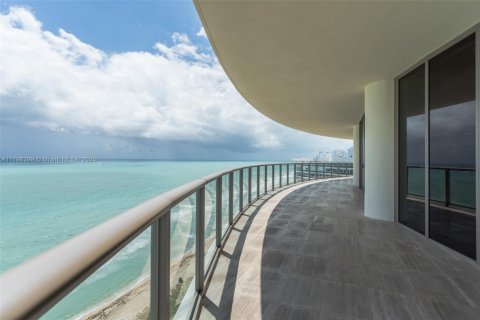 Condo in Bal Harbour, Florida, 3 bedrooms  № 1712083 - photo 24