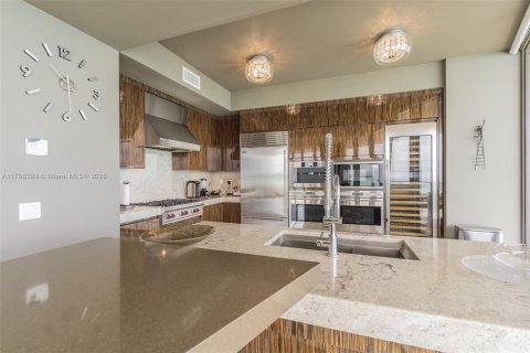 Condo in Bal Harbour, Florida, 3 bedrooms  № 1712083 - photo 8
