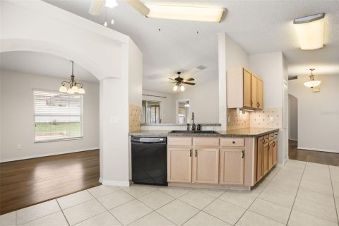 Villa ou maison à vendre à Clermont, Floride: 3 chambres, 129.51 m2 № 2410424 - photo 8
