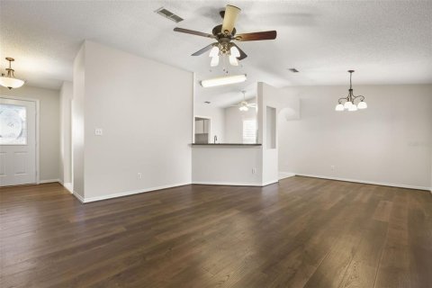 Villa ou maison à vendre à Clermont, Floride: 3 chambres, 129.51 m2 № 2410424 - photo 5