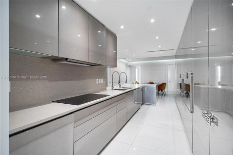 Condo in Surfside, Florida, 3 bedrooms  № 1954324 - photo 10