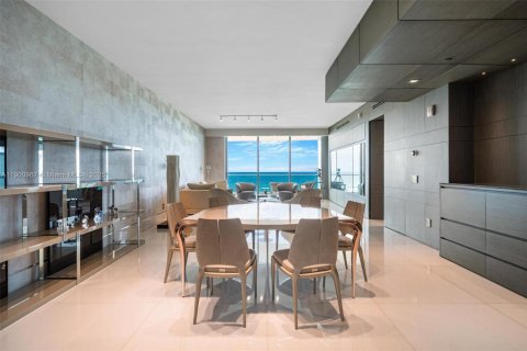 Condo in Surfside, Florida, 3 bedrooms  № 1954324 - photo 4