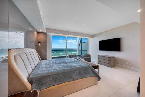 Condo in Surfside, Florida, 3 bedrooms  № 1954324 - photo 14