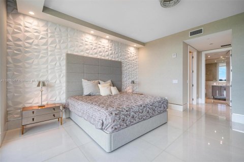 Condo in Surfside, Florida, 3 bedrooms  № 1954324 - photo 19