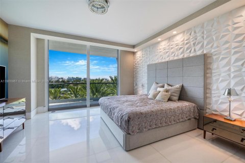 Condo in Surfside, Florida, 3 bedrooms  № 1954324 - photo 18