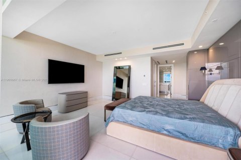 Condo in Surfside, Florida, 3 bedrooms  № 1954324 - photo 15