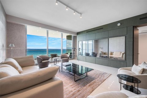 Condo in Surfside, Florida, 3 bedrooms  № 1954324 - photo 3