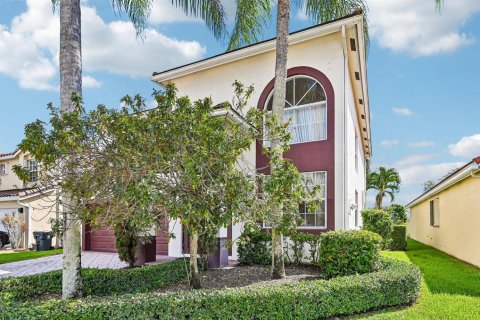 House in Wellington, Florida 4 bedrooms, 244.05 sq.m. № 2417222 - photo 4