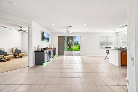 House in Wellington, Florida 4 bedrooms, 244.05 sq.m. № 2417222 - photo 10