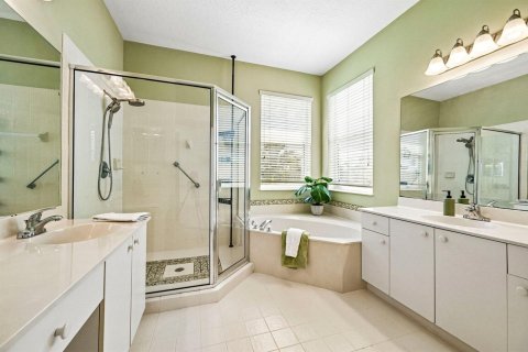 House in Wellington, Florida 4 bedrooms, 244.05 sq.m. № 2417222 - photo 27