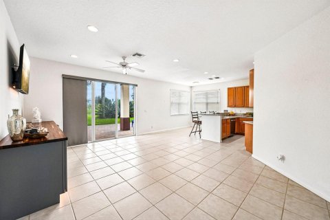 House in Wellington, Florida 4 bedrooms, 244.05 sq.m. № 2417222 - photo 12