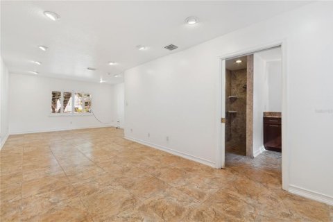 House in Orlando, Florida 1 bedroom, 196.21 sq.m. № 1517159 - photo 16