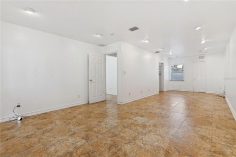 House in Orlando, Florida 1 bedroom, 196.21 sq.m. № 1517159 - photo 17