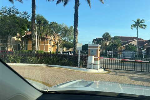 Apartment in Coral Springs, Florida 1 bedroom, 68.1 sq.m. № 1136363 - photo 1