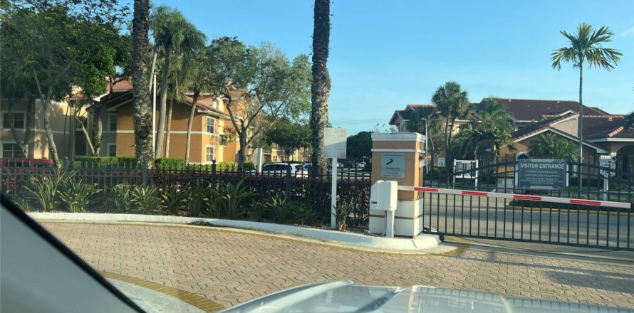 Apartamento en Coral Springs, Florida 1 dormitorio, 68.1 m2 № 1136363