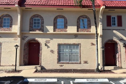 Townhouse in Coral Springs, Florida 3 bedrooms, 139.35 sq.m. № 1989944