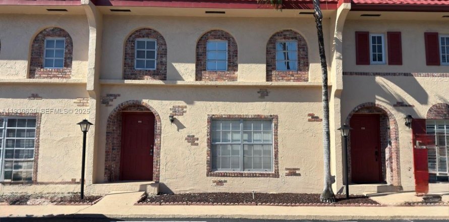 Townhouse in Coral Springs, Florida 3 bedrooms, 139.35 sq.m. № 1989944