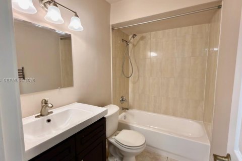 Townhouse in Coral Springs, Florida 3 bedrooms, 139.35 sq.m. № 1989944 - photo 17