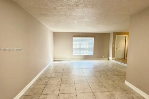 Townhouse in Coral Springs, Florida 3 bedrooms, 139.35 sq.m. № 1989944 - photo 10