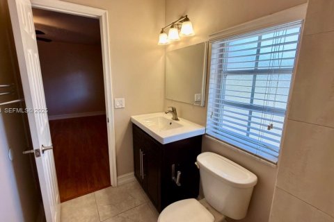 Townhouse in Coral Springs, Florida 3 bedrooms, 139.35 sq.m. № 1989944 - photo 13