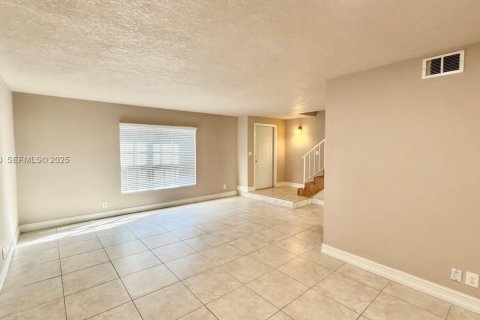 Townhouse in Coral Springs, Florida 3 bedrooms, 139.35 sq.m. № 1989944 - photo 8