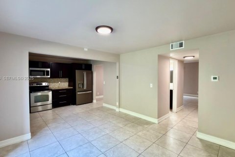 Townhouse in Coral Springs, Florida 3 bedrooms, 139.35 sq.m. № 1989944 - photo 4