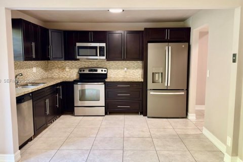 Townhouse in Coral Springs, Florida 3 bedrooms, 139.35 sq.m. № 1989944 - photo 6